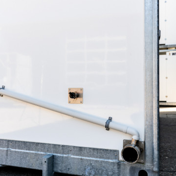Toiletcontainer 1 ingang standaard - aansluitingen