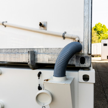 Toiletcontainer 2 ingangen met opvangcontainer 8500L