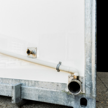 Toiletcontainer 2 ingangen met rolstoeltoilet - aansluitingen