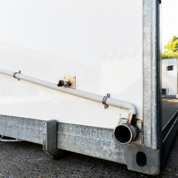 Toiletcontainer 2 ingangen standaard - aansluitingen